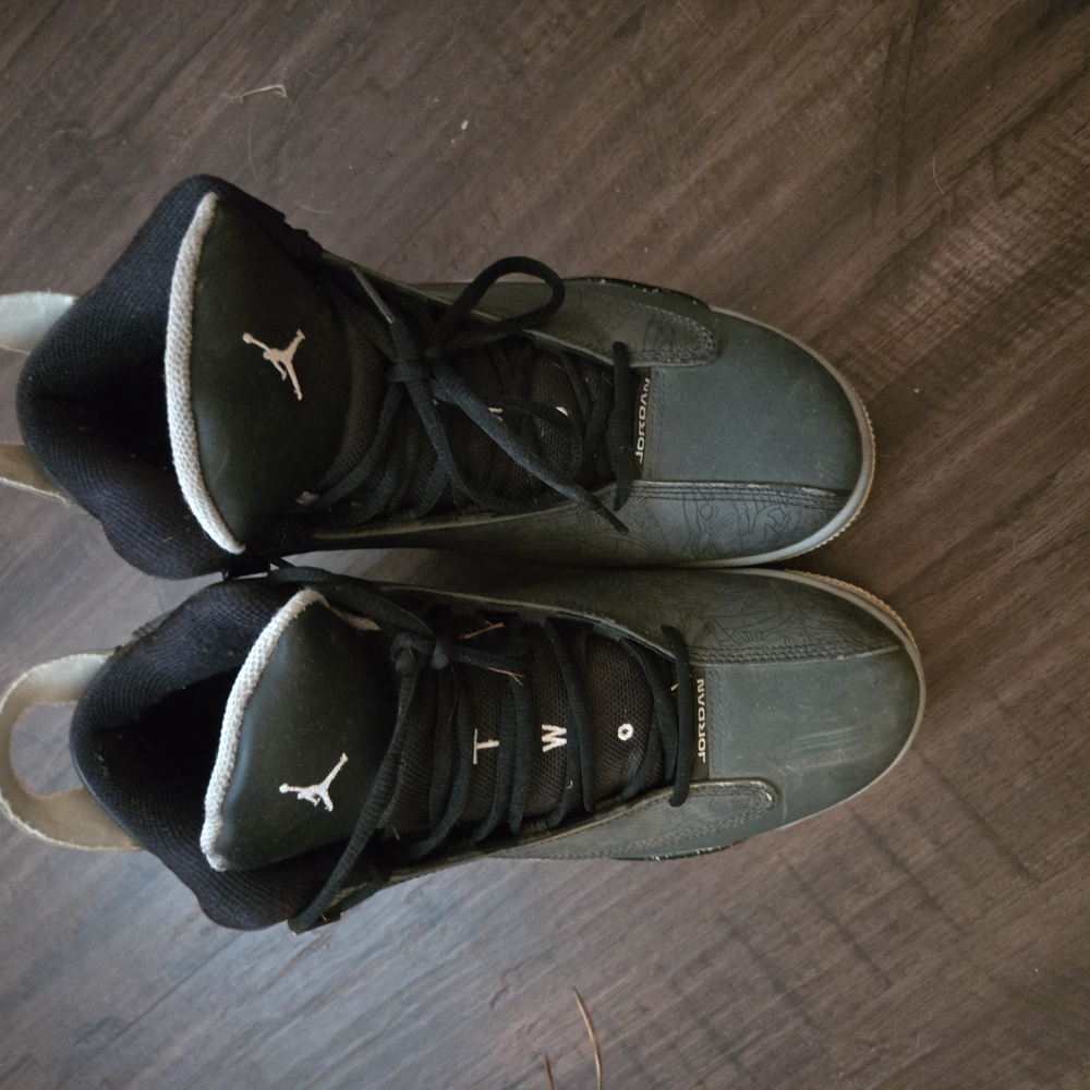 Jordan Black Sneakers Sleek Design Athletic Comfort